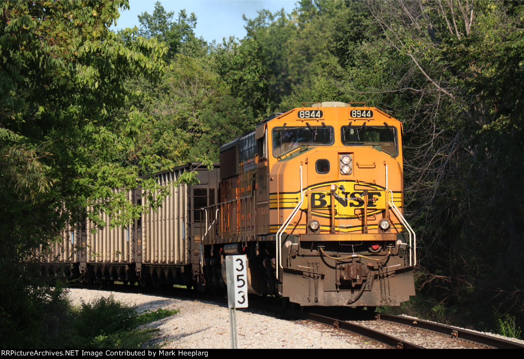 BNSF 8944